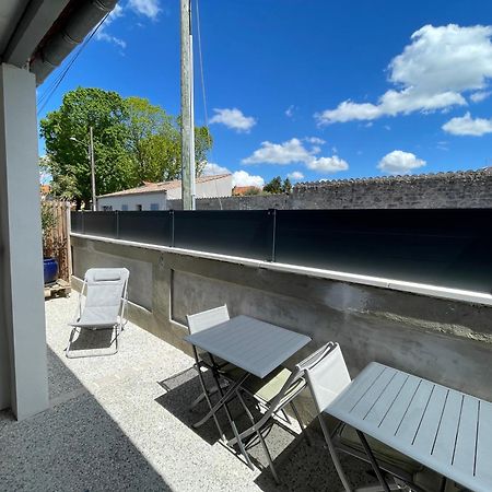 meublé 3 étoiles à 800m de la cure et centre ville Rochefort-sur-Mer Extérieur photo
