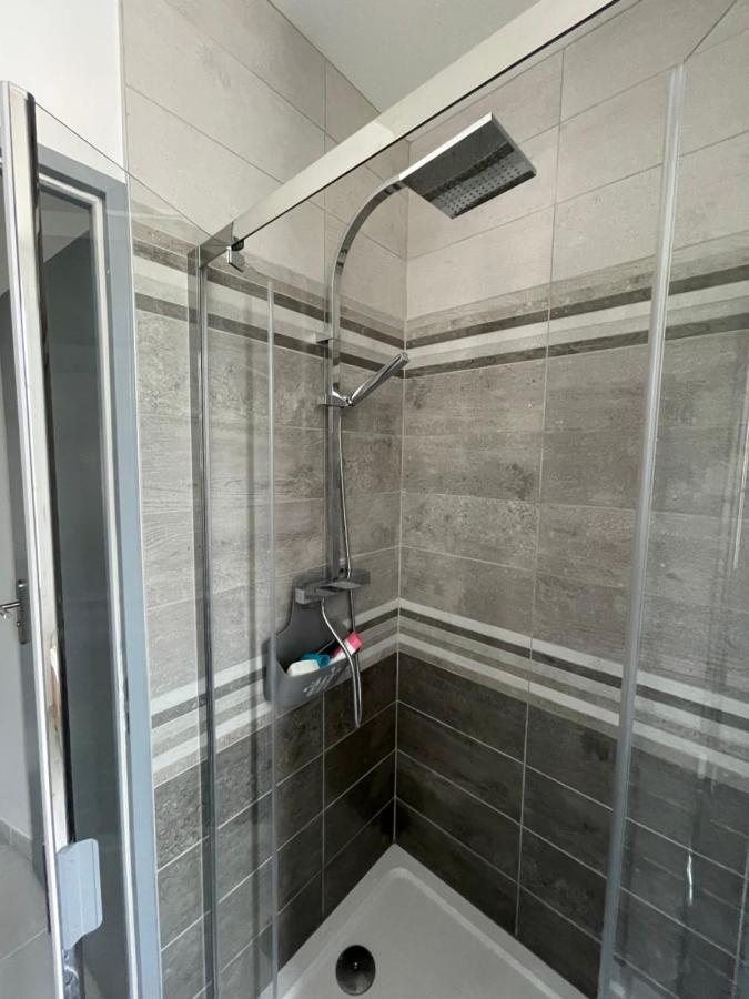 meublé 3 étoiles à 800m de la cure et centre ville Rochefort-sur-Mer Extérieur photo
